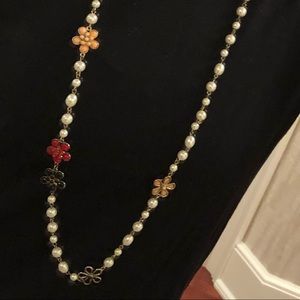 Faux long pearl and flower necklace